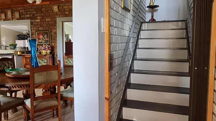 4 Bedroom Property for Sale in Boggomsbaai Western Cape